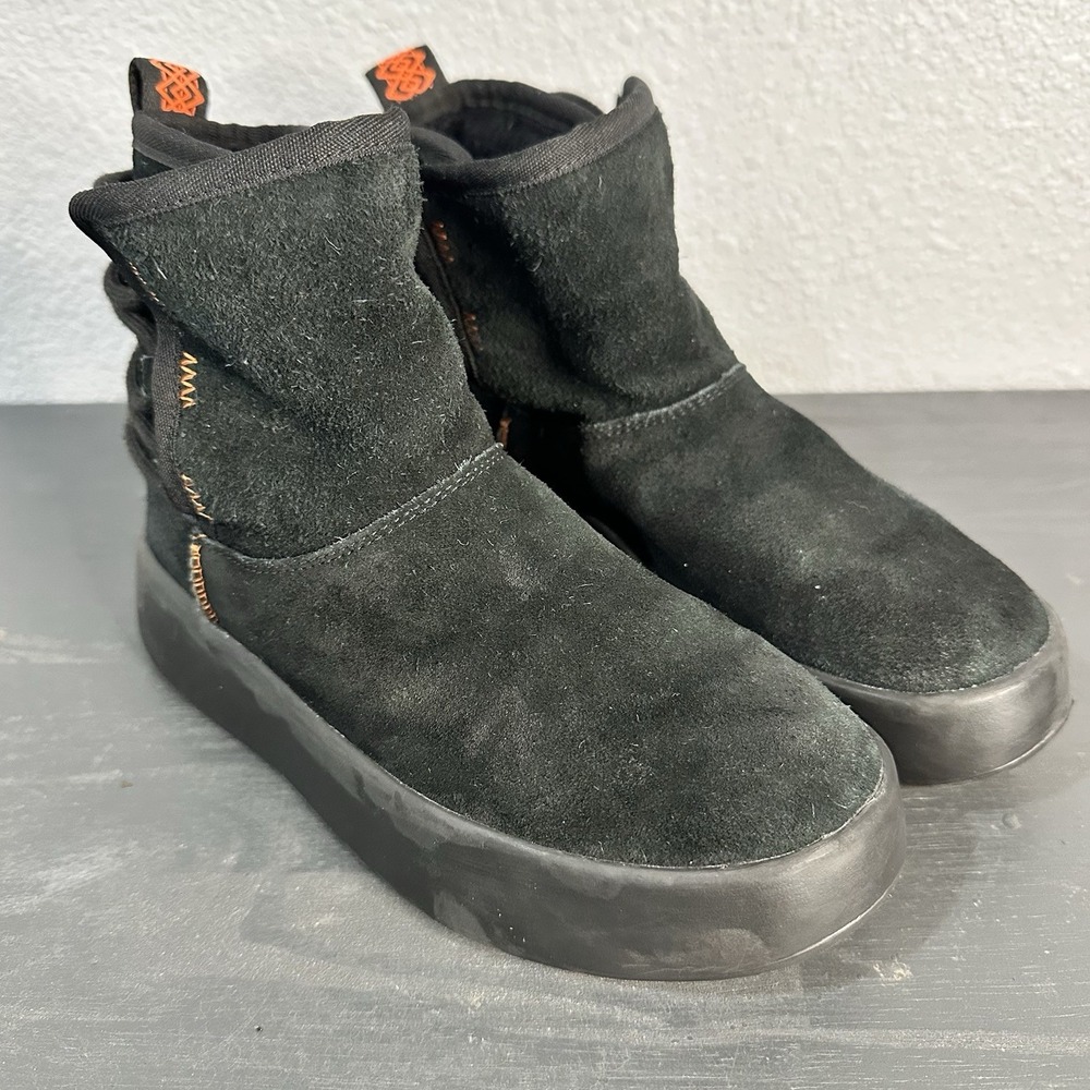 UGG Classic Faux Fur Lined Bootie Boom Ankle Boot Black Back Lace Up, size 6